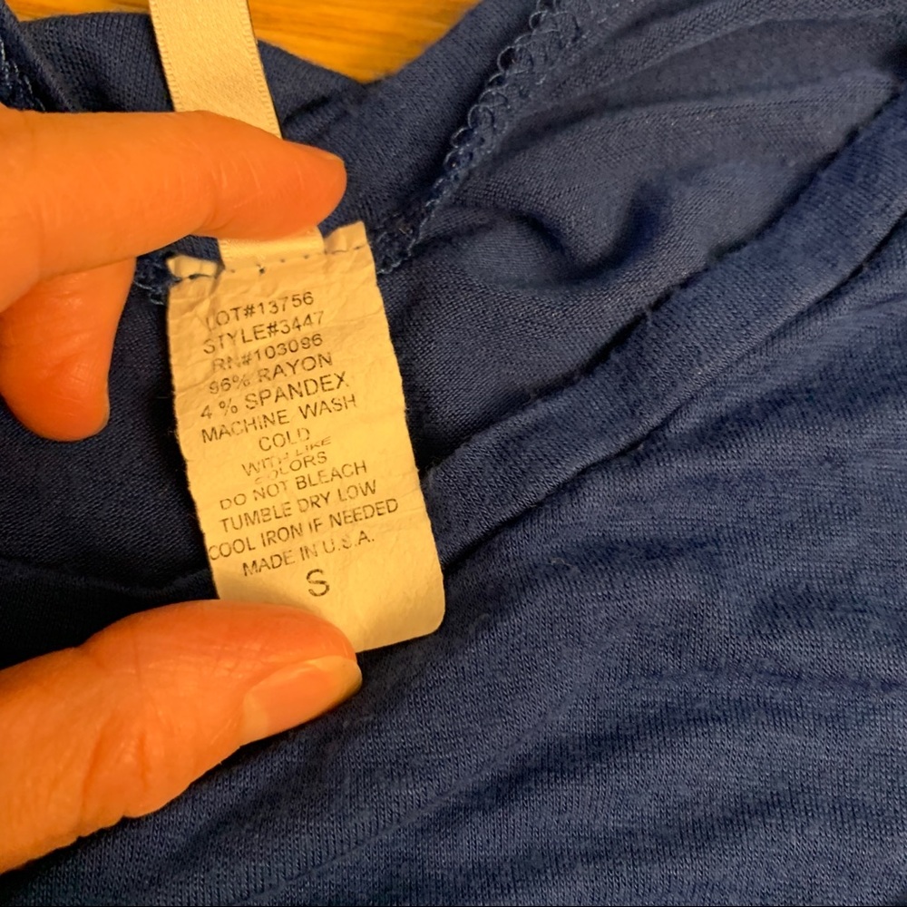 DISCREET Color Block Tee - Picture 5 of 8